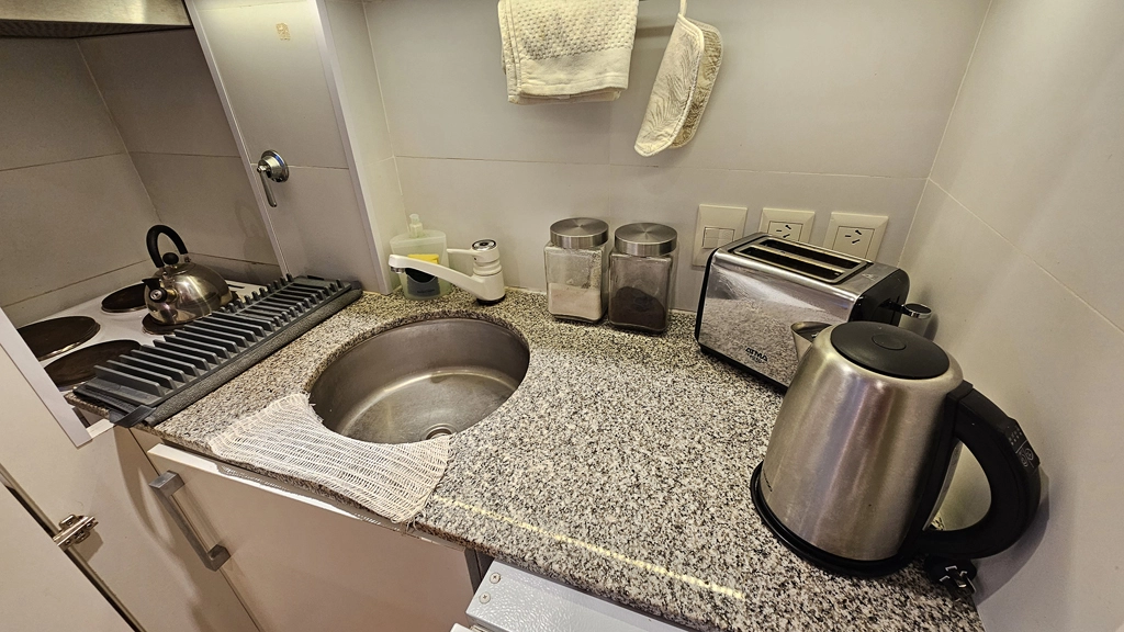 departamento monoambiente equipado, reciclado a nuevo, aire acondicionado frio-calor, tv smart, cama doble rebatible