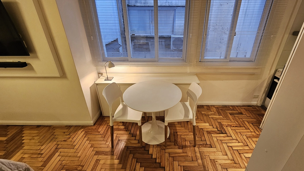 departamento monoambiente equipado, reciclado a nuevo, aire acondicionado frio-calor, tv smart, cama doble rebatible