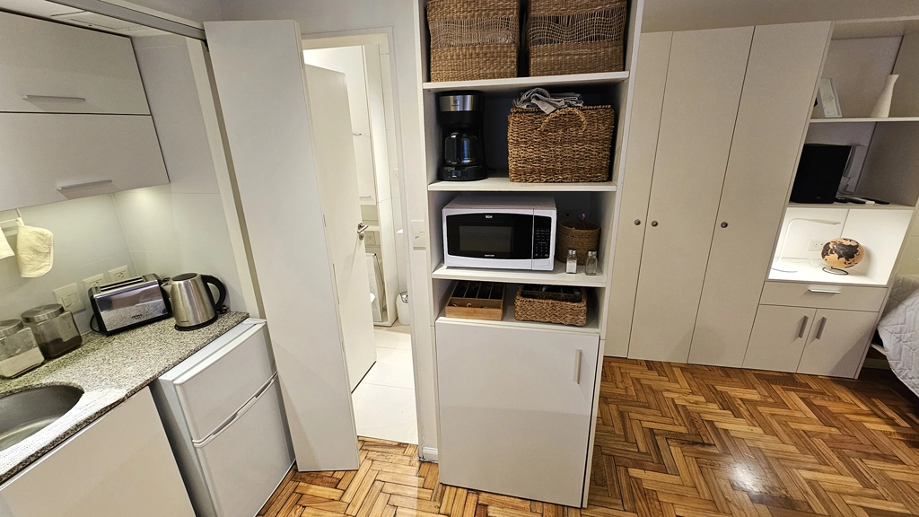 departamento monoambiente equipado, reciclado a nuevo, aire acondicionado frio-calor, tv smart, cama doble rebatible