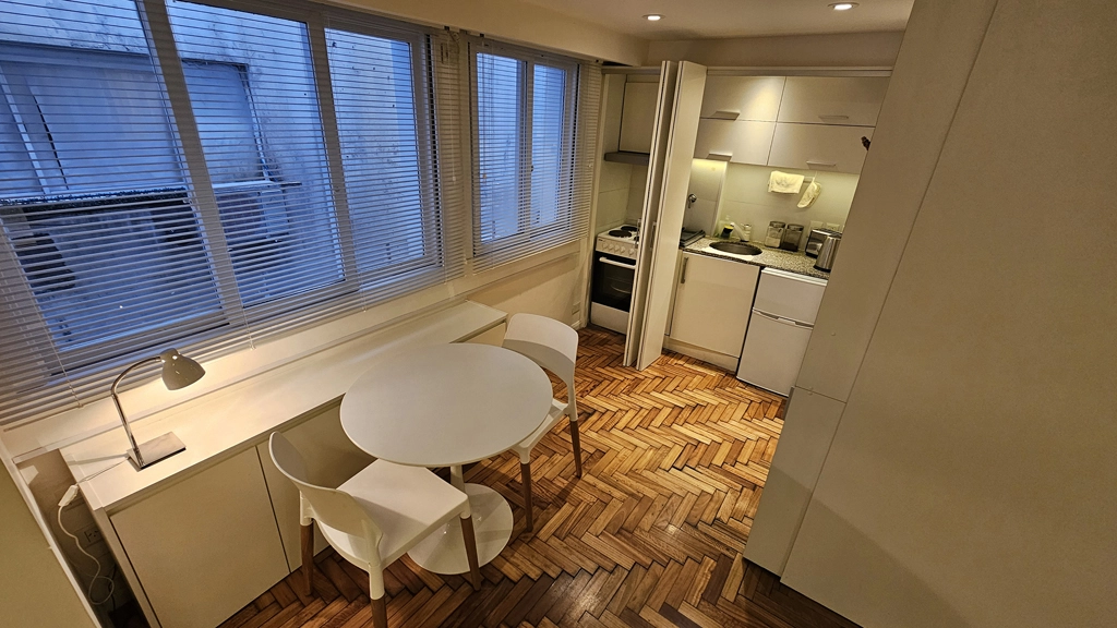 departamento monoambiente equipado, reciclado a nuevo, aire acondicionado frio-calor, tv smart, cama doble rebatible