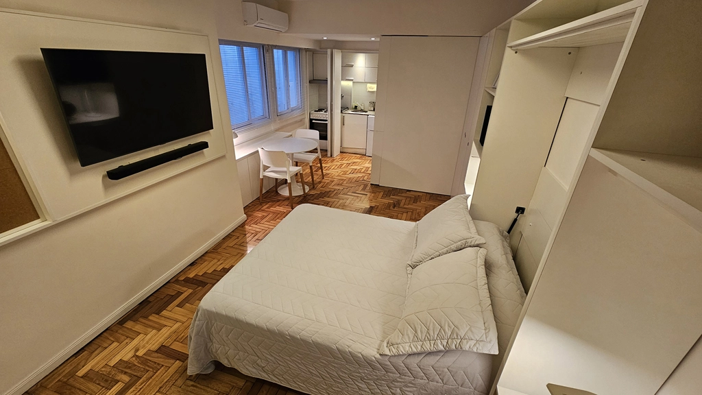 departamento monoambiente equipado, reciclado a nuevo, aire acondicionado frio-calor, tv smart, cama doble rebatible