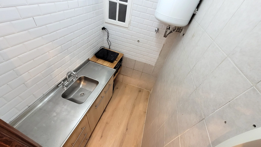 Monoambiente reciclado Uruguay al 600 zona Tribunales alquiler temporario