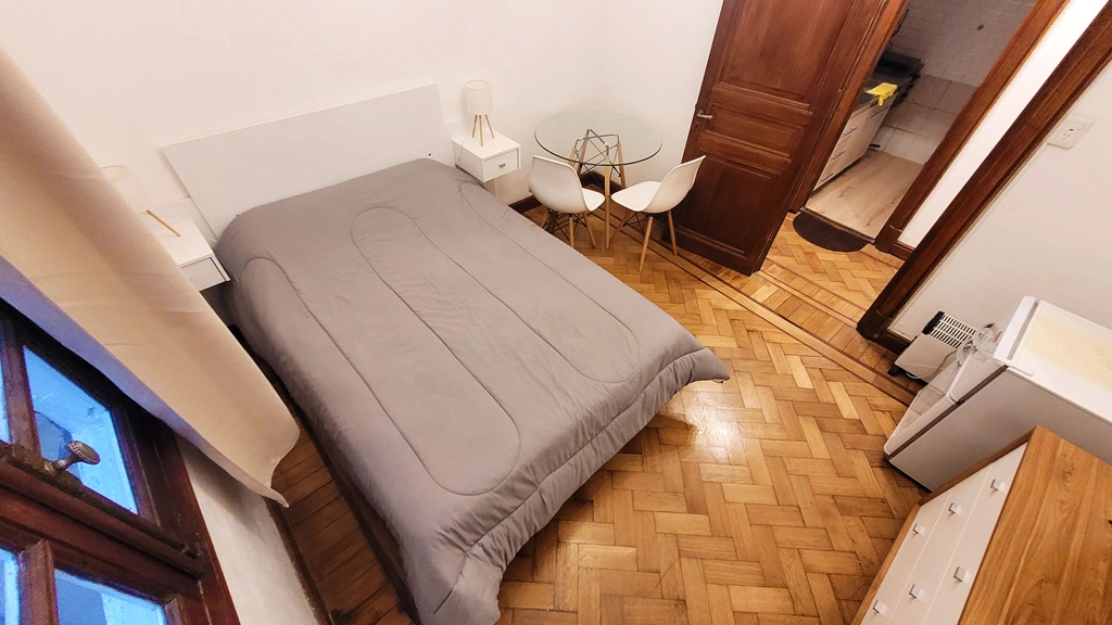 Monoambiente reciclado Uruguay al 600 zona Tribunales alquiler temporario